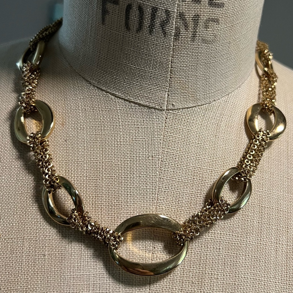 Vintage MONET Chain Link Chick Gold Tone Toggle Necklace